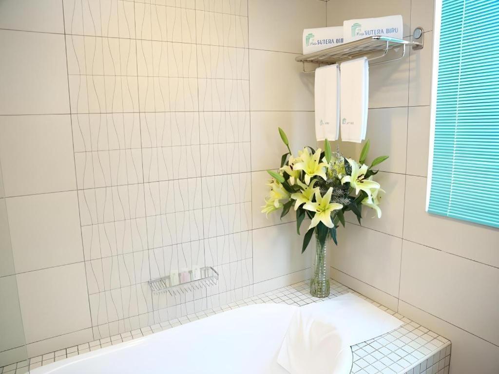 Plaza Sutera Biru Hotel Kuala Belait Ngoại thất bức ảnh